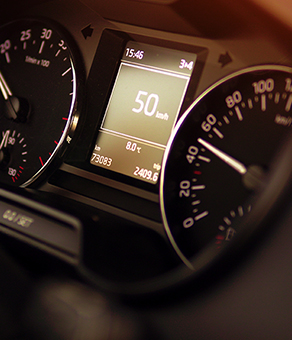 汽車(chē)儀表板.jpg 汽車(chē)儀表板.jpg